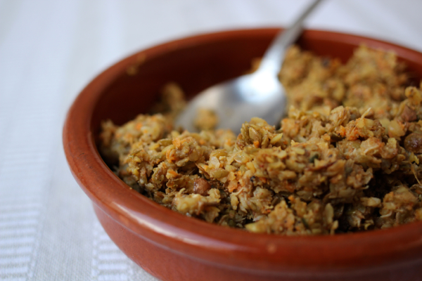 Protein-rich vegan spread made from pureed sprouted lentils